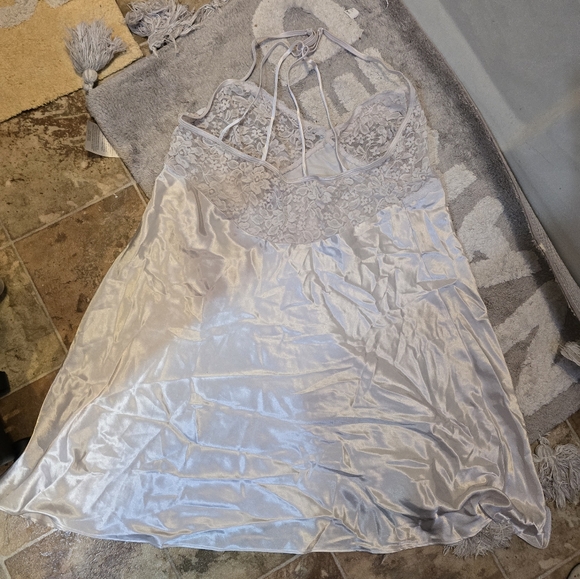 White Satin Lingerie - Picture 5 of 7